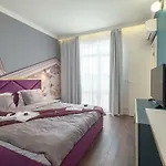 Vitosha Blvd 3-Bedroom, 2-Bathroom Lux Suite