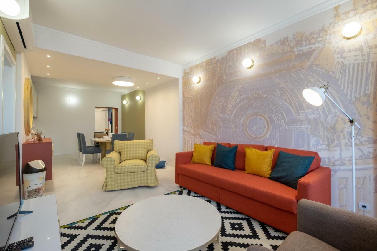 Vitosha Blvd 3-bedroom, 2-bathroom Lux Appartamento *