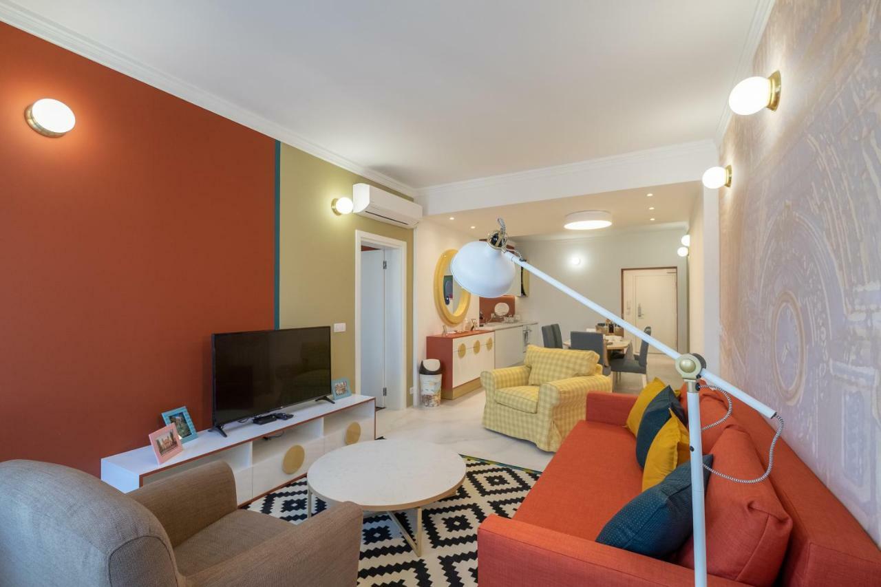 Vitosha Blvd 3-bedroom, 2-bathroom Lux Appartamento Sofia