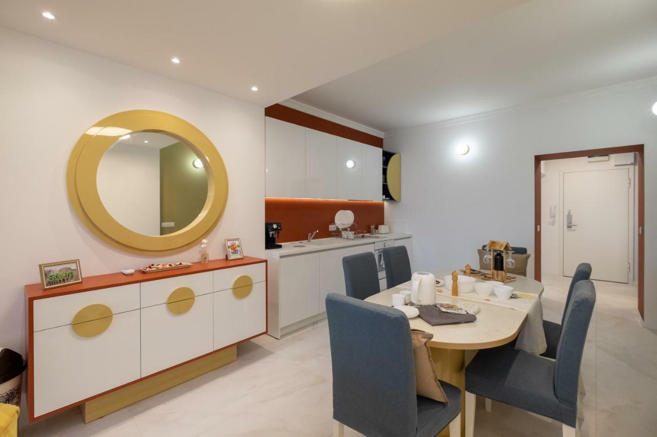 Appartamento Vitosha Blvd 3-bedroom, 2-bathroom Lux *